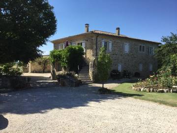 Gîte pour 6 personnes, avec jardin ainsi que terrasse et piscine, animaux acceptés à Charols