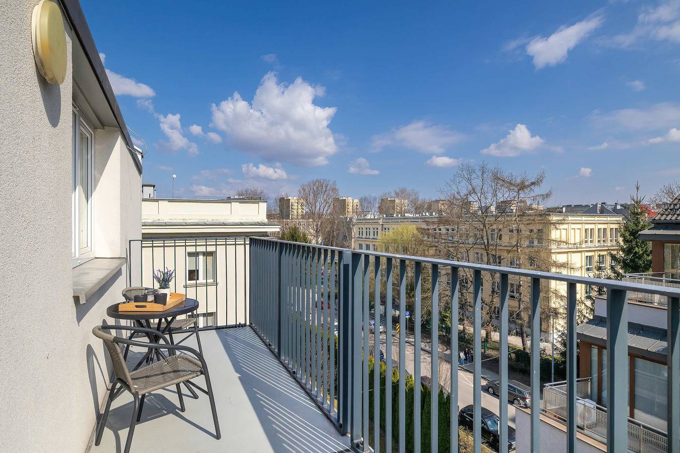 Apartamento entero, Spacious Apartment | 4 Bedrooms, Balcony, Parking in Cracovia, Pequeña Polonia (región histórica)