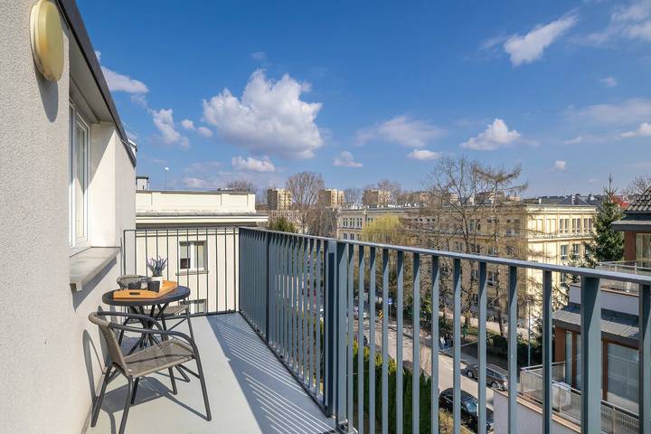 Entire apartment, Spacious Apartment | 4 Bedrooms, Balcony, Parking in Cracow, Lesser Poland