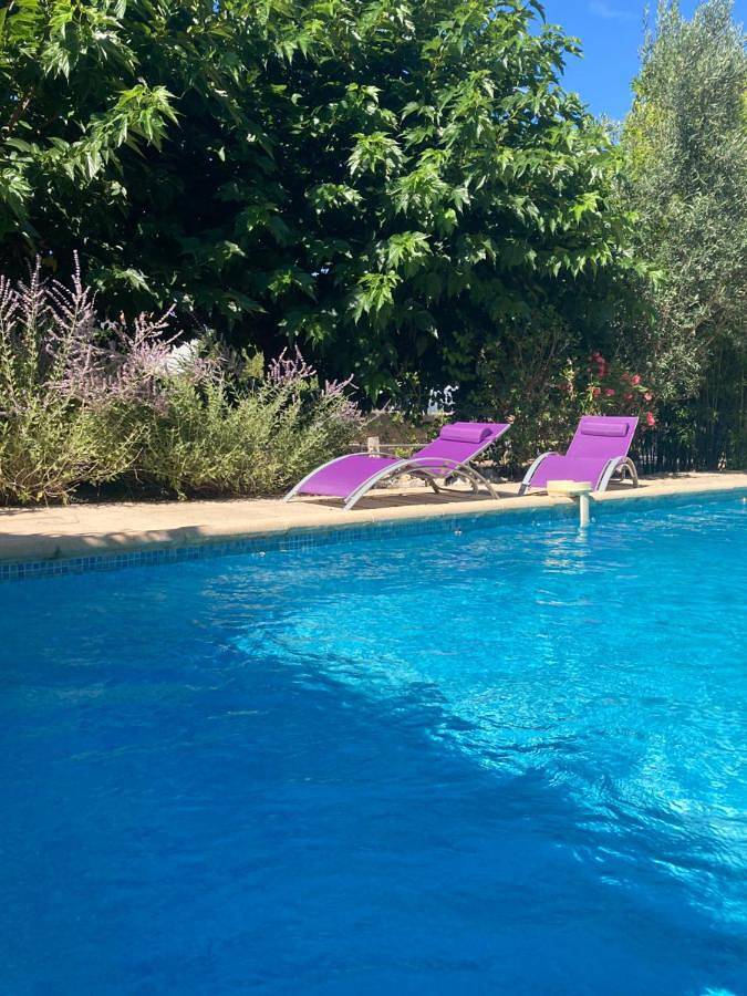 Location de vacances pour 3 personnes, avec Terrasse et Jardin ainsi que Piscine et Vue à Sainte-Croix-de-Quintillargues