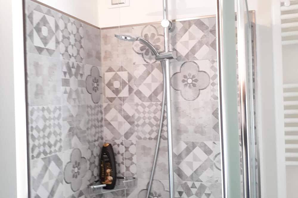 Ganze Wohnung, Casadina bis 50 Mt vom See in Monte Isola, Iseosee