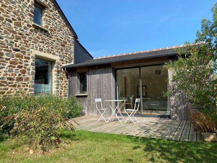 Location de vacances pour 2 personnes, avec vue ainsi que terrasse et jardin à Les Iffs - 4