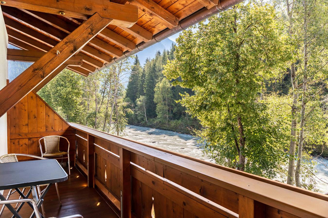 Apartamento entero, Apartamento 'Top 2' con vistas a la montaña, balcón y Wi-Fi in Oetz, Ötztal