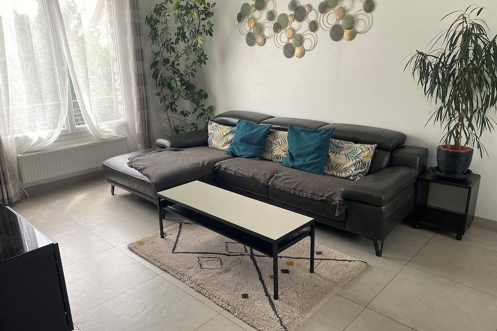 Charming house five minutes walk from the Ligne H train station. 30 minutes from Paris. in Ermont, Valle del Oise