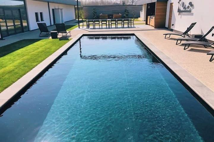 Location de vacances pour 12 personnes, avec Balcon et Jacuzzi ainsi que Terrasse et Jardin dans Hollebeke