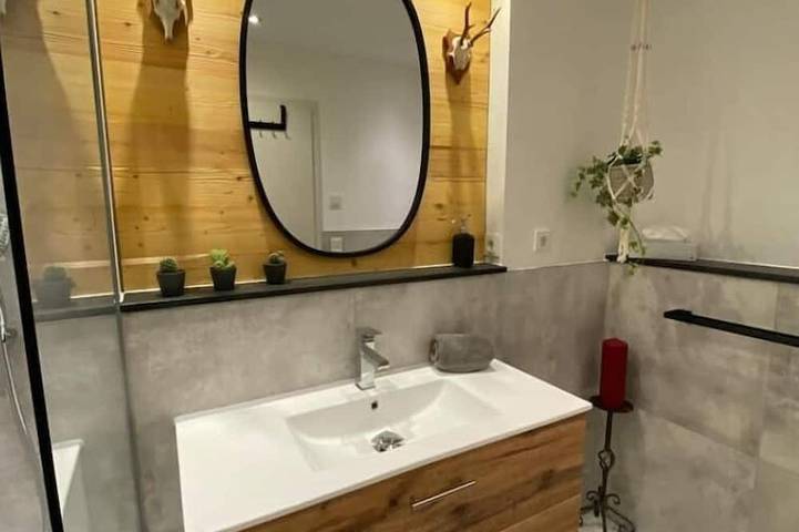 Ganze Wohnung, Neurenovierte Ferienwohnung \"Lisl\" in Holzkirchen, Landkreis Miesbach