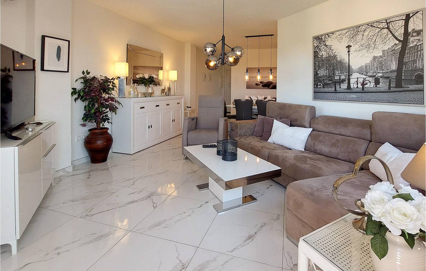 Entire holiday apartment, Sea View Apartment with Pool & Parking in La Cala de Mijas, Mijas