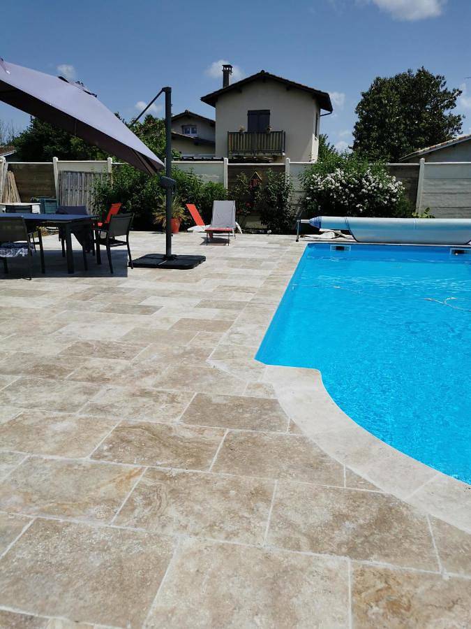 Gîte pour 4 personnes, avec Terrasse ainsi que Jardin et Piscine à Le Barp