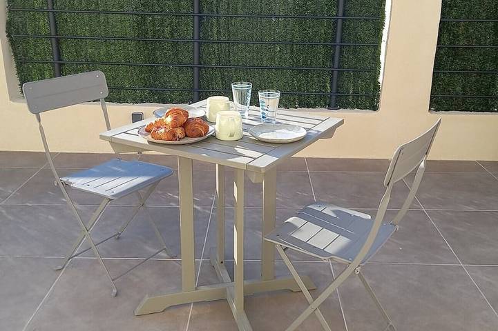 Gîte pour 2 personnes, avec piscine ainsi que jardin et terrasse à Lauret - 3