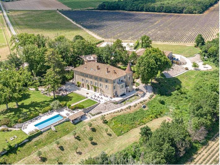 Hôtel pour 2 personnes, avec Jacuzzi et Terrasse ainsi que Jardin et Bassin pour enfant