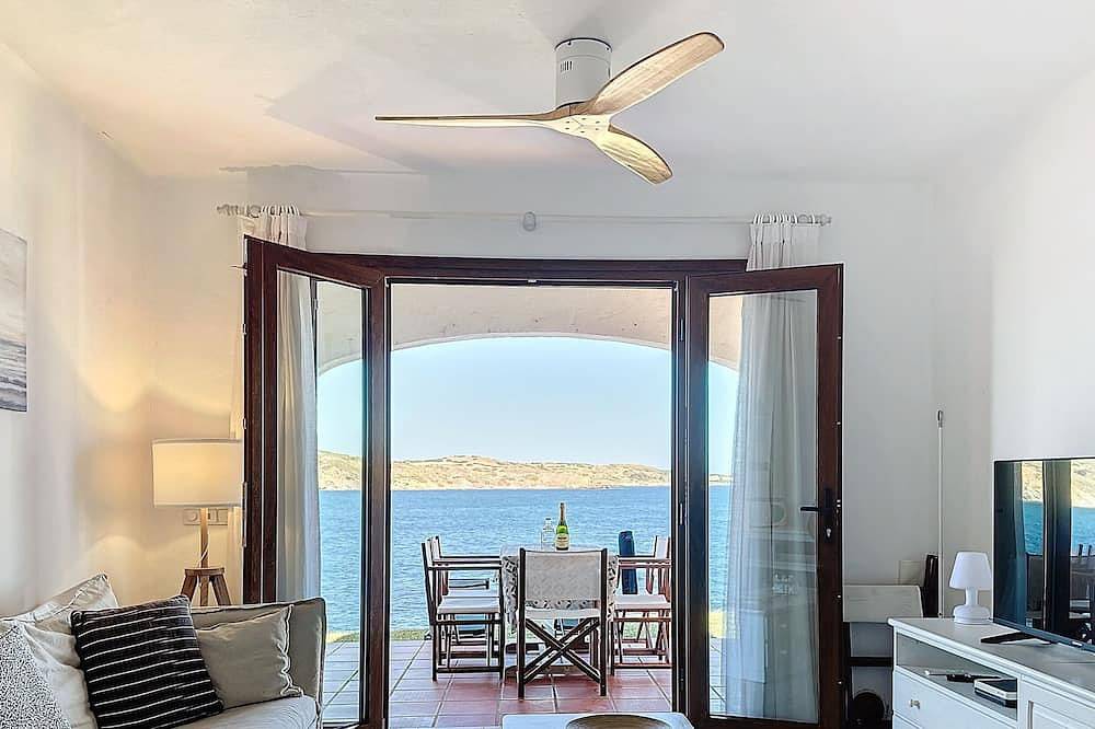 Apartamento entero, Apartamento marinero con Wifi y aire acondicionado in Fornells, Es Mercadal