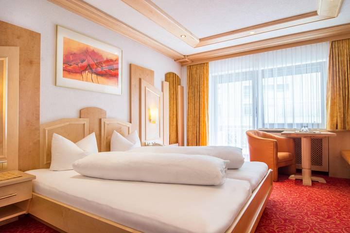 Ferienwohnung für 2 Personen, mit Balkon und Terrasse sowie Whirlpool und Garten in Ischgl