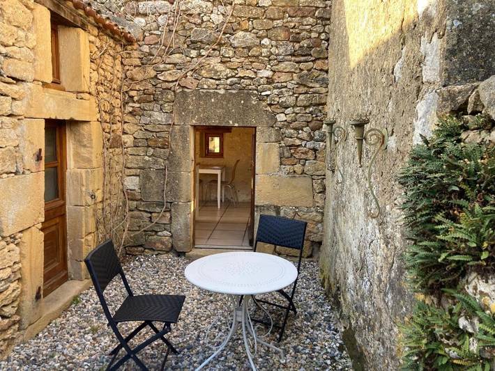 Location de vacances pour 2 personnes, avec vue ainsi que piscine et jardin à Sainte-Croix (France) - 2