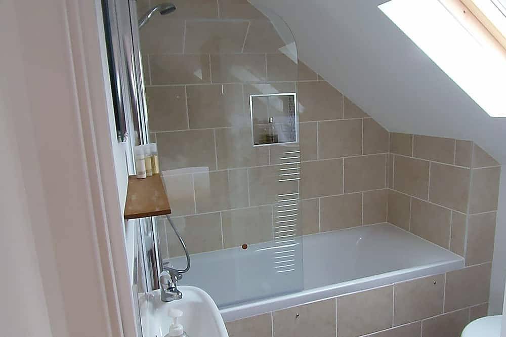 Entire apartment, Detached 1st Floor Studio Flat in Littlehampton, West Sussex