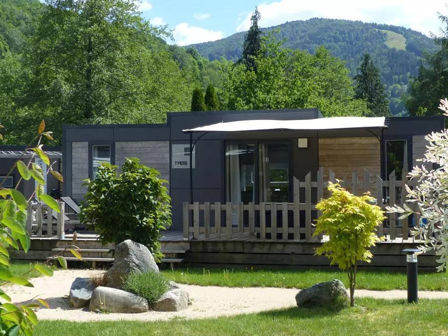 Sunêlia Domaine de Champé - Mobilheim 4 personen - Sunêlia Luxe Taos 2 Schlafzimmer / 2 Badezimmer 35m² - Tv - Lv - Überdachte Terrasse - Bettwäsche vorhanden in Bussang, Regionaler Naturpark Belchen der Vogesen