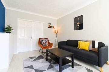 Holiday Rental for 7 People in Milton Keynes, South East England, Photo 1