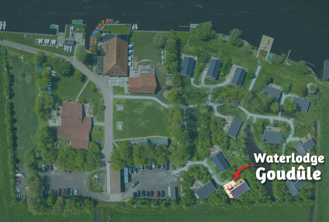 Pean-buiten — Swarm - 3 waterlodges naast elkaar in Friesland in Nationaal Park De Alde Feanen