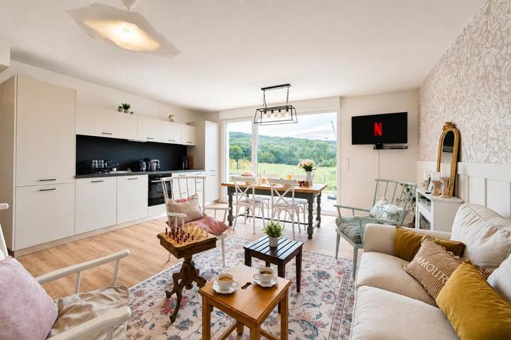 Appartement de vacances pour 4 personnes, avec Jacuzzi et Terrasse ainsi que Jardin et Vue