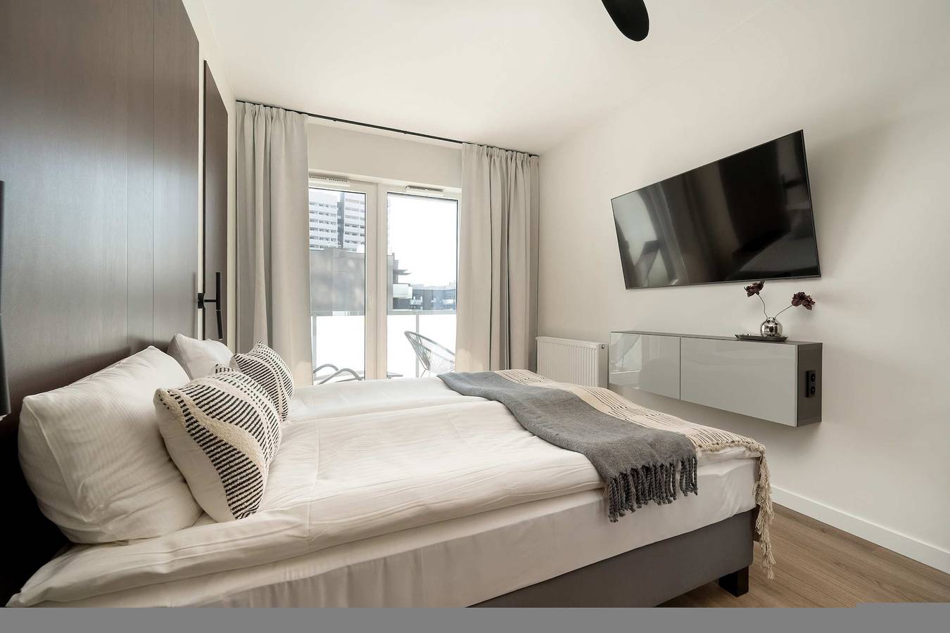 Entire apartment, Sikorskiego 13   Prestigious Apartment   Wroclaw   Parking in Wrocław, Lower Silesia