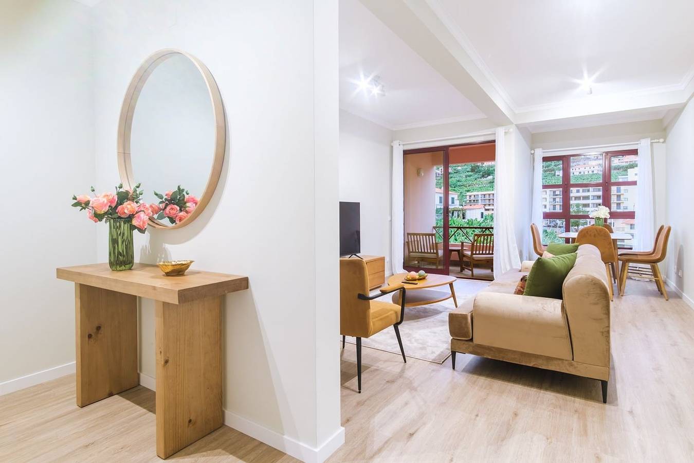 Ganze Wohnung, Ferienwohnung für 6 Personen mit Balkon in Câmara de Lobos, Madeira