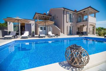 Villa mit pool für 8 Personen, mit Garten und Balkon sowie Pool in Istrien