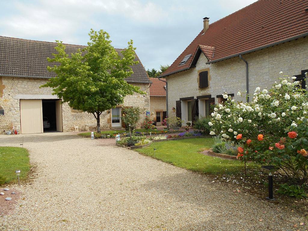 Chambres d'hôtes Domaine d'Augy - Suite de 2 chambres in Farges-en-Septaine, Région de Bourges