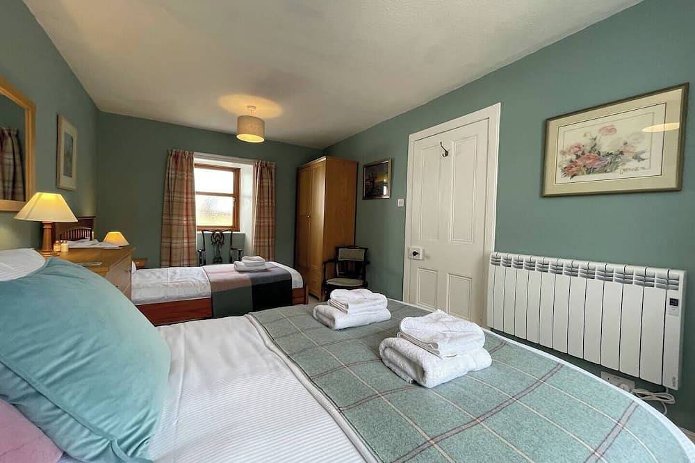 Charming & Cosy Traditional Scottish Cottage - Pass the Keys in Loch Ken, Castle Douglas