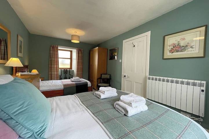 Charming & Cosy Traditional Scottish Cottage - Pass the Keys in Loch Ken, Castle Douglas