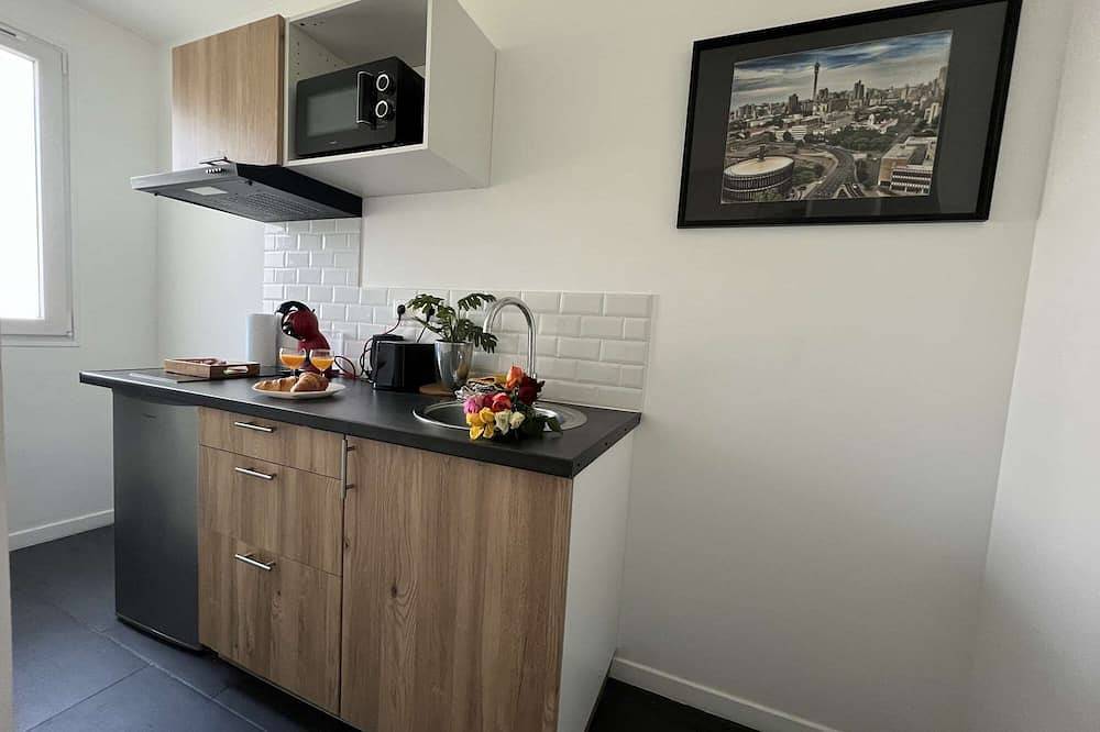 Entire apartment, Spacious studio 2/4 pers. + sofa | Ideal for business & weekends in Châtellerault, Vienne