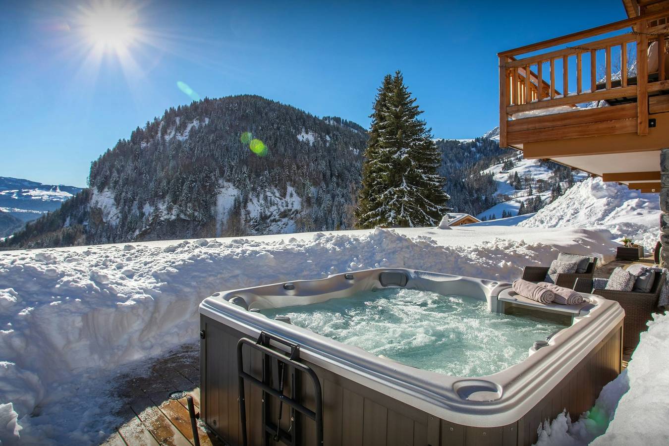 Stunning La Giettaz chalet with a hot tub - village & skiing - Ovo Network in La Giettaz, Albertville region