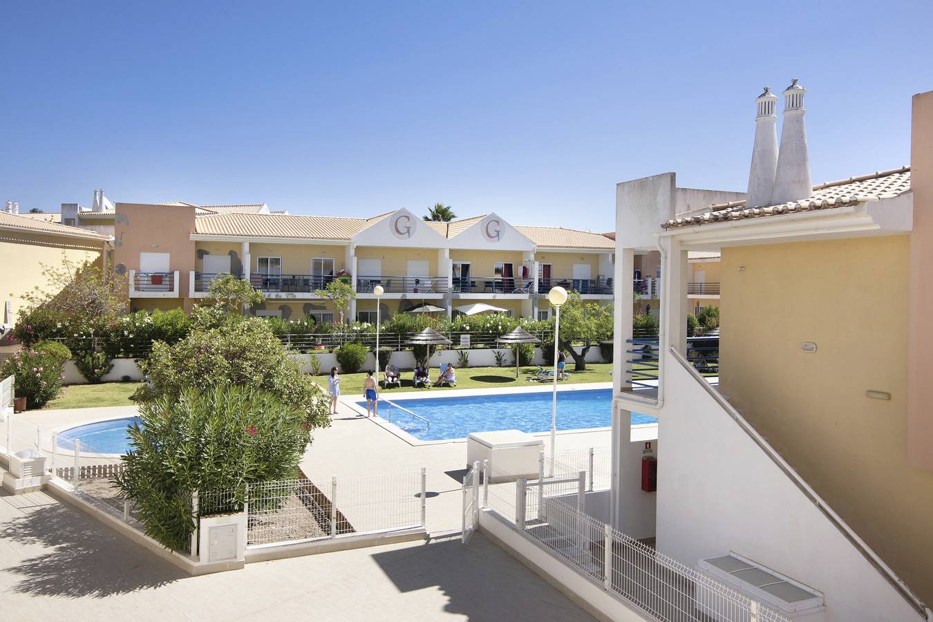Entire apartment, Apartment 'Salgados Sea View' with Shared Pool, Wi-Fi and Air Conditioning in Guia, Faro District