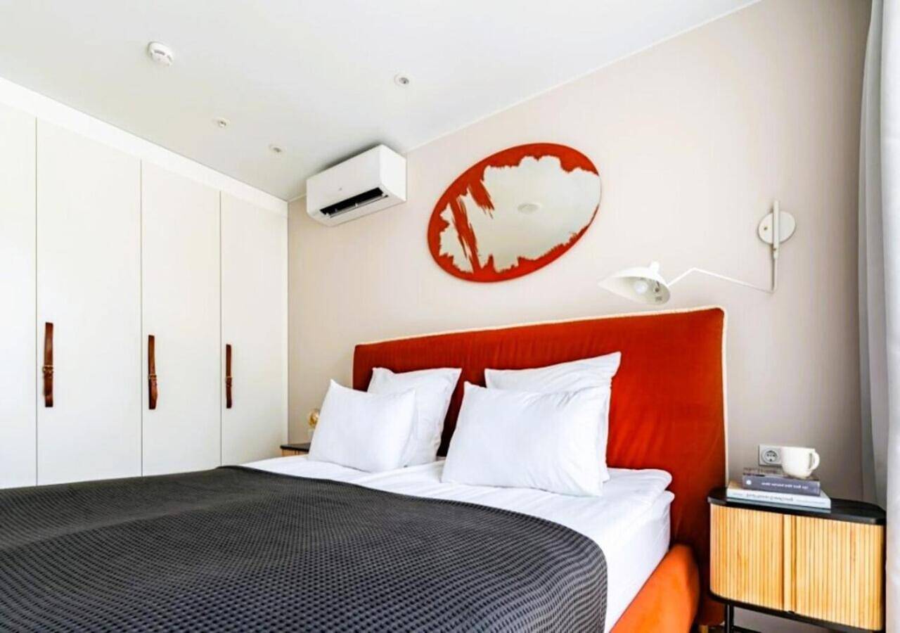 One-Bedroom Apartment in Chatou, Yvelines