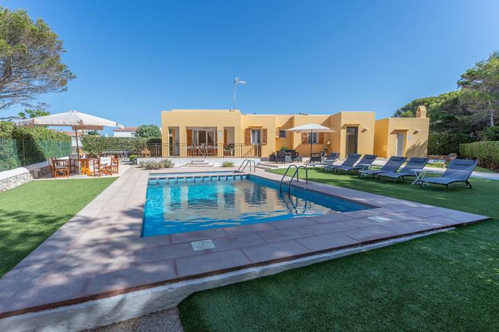 Villa „Faro 66“ mit privatem Pool, WLAN und Klimaanlage in Cap d'Artrutx, Ciutadella