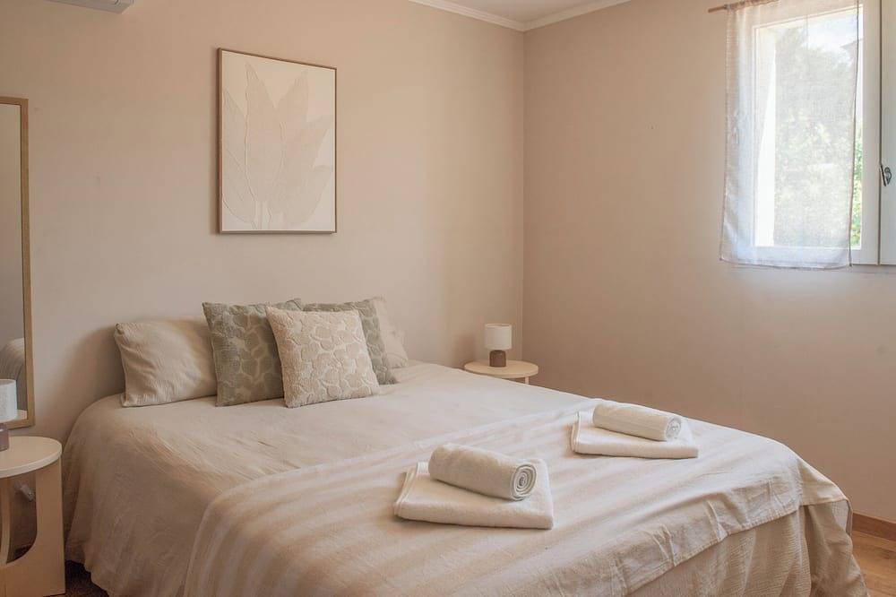 Ganze Wohnung, Appart Limonella - Appart avec terrasse et clim in Fontvieille, Arles und Umgebung