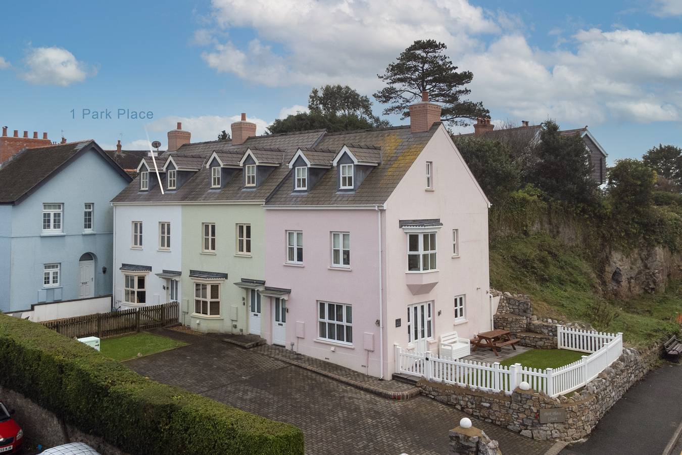 Park Place Court - Close to Beach with Parking in Tenby, Pembrokeshire