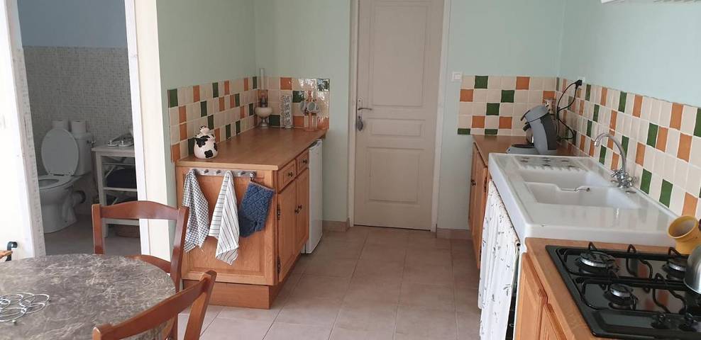 Location de vacances pour 2 personnes, avec vue et piscine ainsi que jardin et terrasse à Cazes-Mondenard - 4