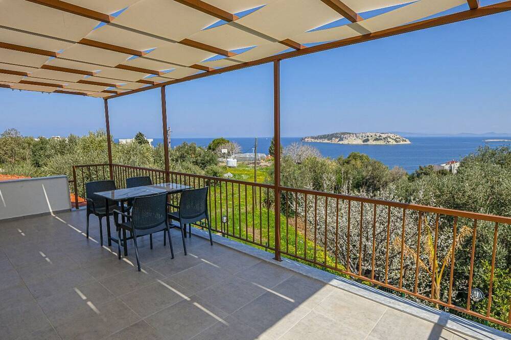 70 m2 apartment located 200 meters from the sea,offering a magnificent view in Provinz Izmir