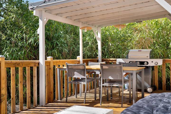 Bungalow "L’échappée" con vista montagna, Wi-Fi e aria condizionata in Saint-Alban-Auriolles, Ardèche