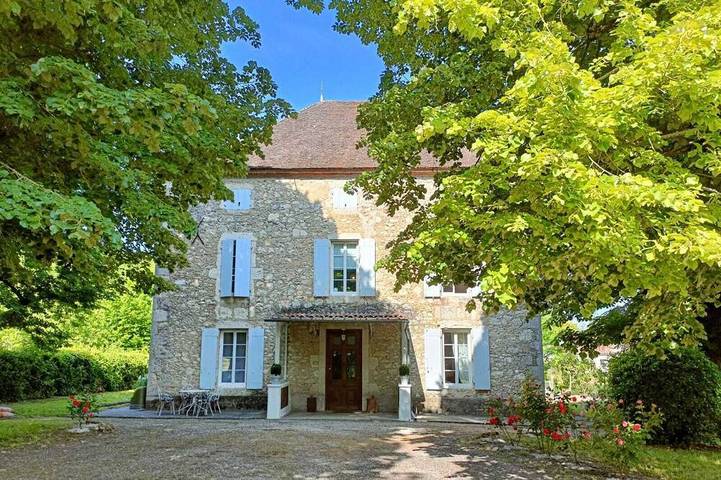 Gîte pour 9 personnes, avec jardin à Montesquieu (Lot-et-Garonne)