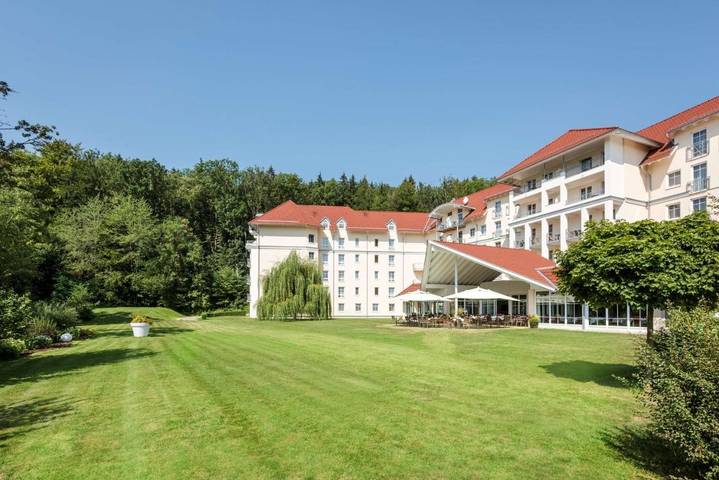 Hôtel, avec Terrasse et Jardin ainsi que Piscine et Sauna à Ottobeuren