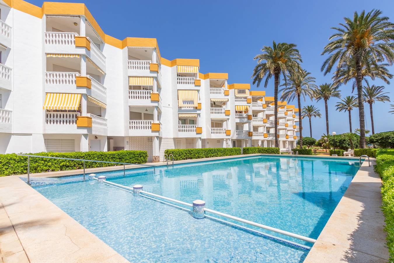 Appartement entier, Appartement 'A46 Vistas al mar desde la terraza', proche plage, avec piscine partagée et Wi-Fi in Dénia, Costa Blanca