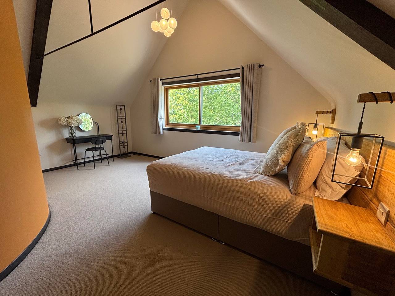 Vacation Rental for 12 Guests in Bulmer, Essex