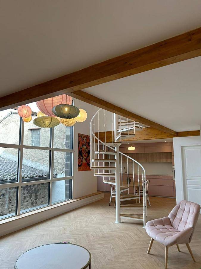 Location de vacances pour 7 personnes, avec vue et terrasse à Orcet - 2