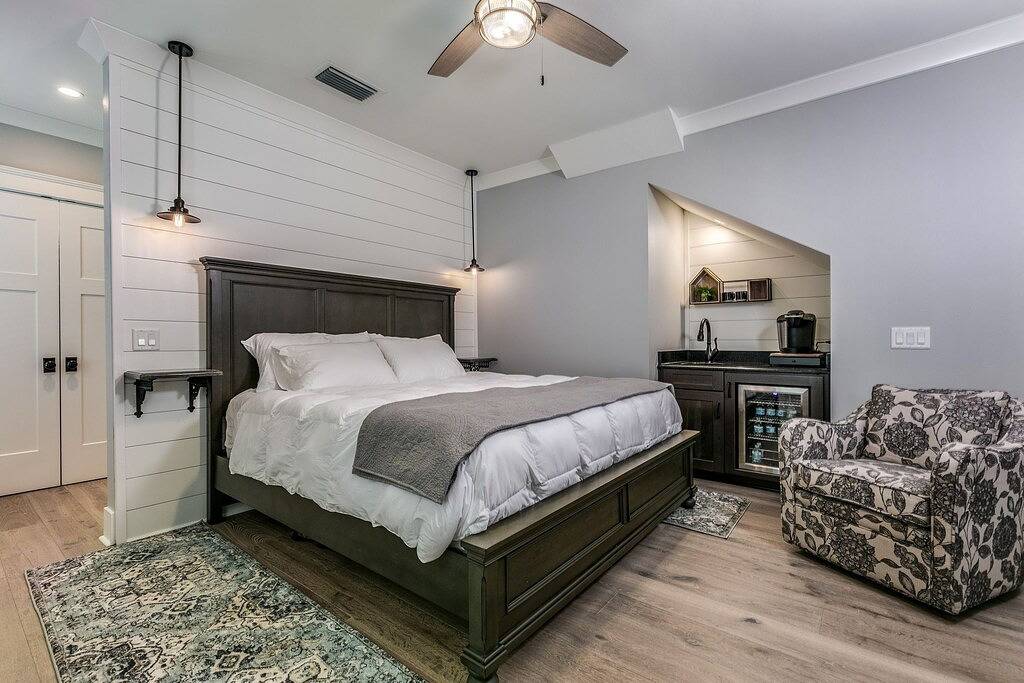 Ganze Wohnung, 2 min walk to Downtown/King Bed /Golf Cart Rental/Pet Friendly! in Mount Dora, Lake County