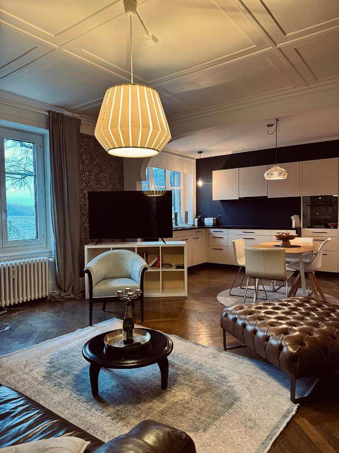 Ganze Wohnung, Atemberaubende Ferienwohnung direkt am See in Sachseln, Obwalden