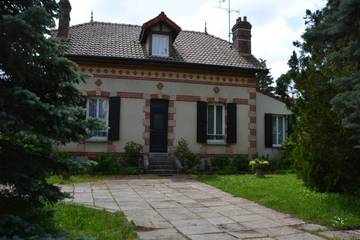 Gîte pour 5 personnes, avec terrasse et jardin à Larchant