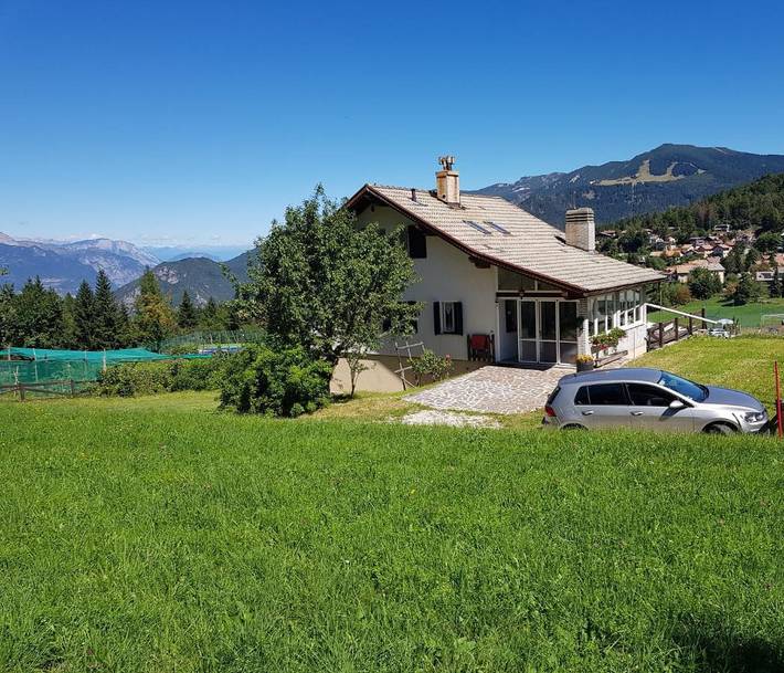 Casa vacanza per 4 persone, con Balcone e Terrazza nonché Giardino e Panorama a Folgaria