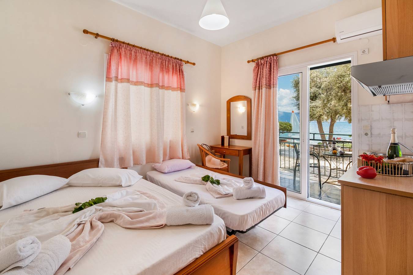 Entire studio, Nikiana Club - Studio 5 Apartment-Studio with Sea View, Shared Pool & Wi-Fi in Nikiana, Alexandros