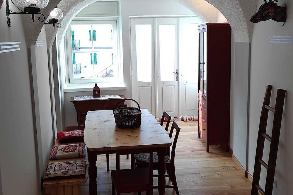 Ganze Wohnung, Superior Court: Mansion in den Bergen von Val di Non in Rumo, Ortleralpen