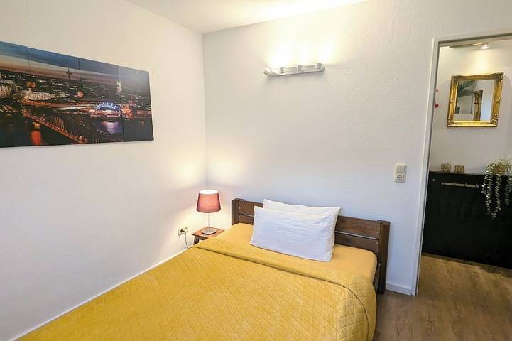 Ganze Wohnung, Familienfreundliche 3-Zimmer-Oase mit Parkplatz, Erdgeschoss & ruhig in Köln in Nippes (Köln), Köln